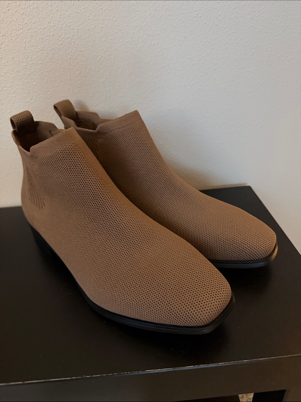Vivaia Ryan Pro Espresso Knit Classic Chelsea Ankle Boots Size 40 NWOT